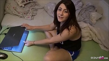 Play ▶▶ Deutsche Stief Schwester ist sexsüchtig und fickt immer rum - German Sister ◀◀