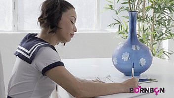 Play 4K Cosplay &vert; A very horny schoolgirl does not stop masturbating until squirting