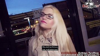 Play Deutsche Mollige dicke Teen Flirt auf Straße und dann abgeschleppt zum EroCom Date Outdoor