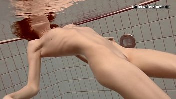 Play Gazel Podvodkova super hot underwater teenie naked