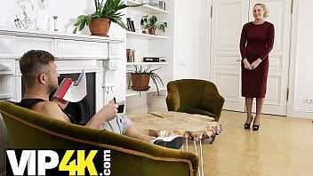 Play MATURE4K. Winsome boy hooks up with the sexy mature woman in stockings