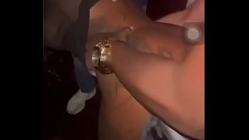 Play Esposa de corno dando a buceta para vários machos no show da dupla Henrique e Juliano sexmatch.com.br/gutosafado