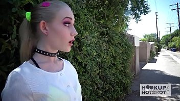 Play Blonde babe Emma Starletto goes on second rough online date